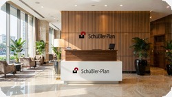 Recepcja z drewnianymi lamelami realizacja