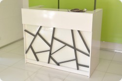 Nowoczesna lada recepcyjna