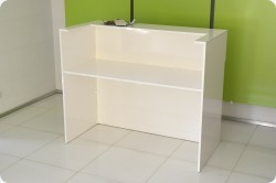 Nowoczesna lada recepcyjna