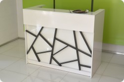 Nowoczesna lada recepcyjna