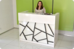 Nowoczesna lada recepcyjna