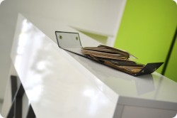 Nowoczesna lada recepcyjna