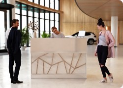 Nowoczesna lada recepcyjna