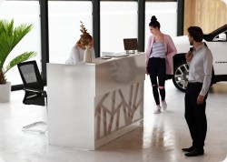 Nowoczesna lada recepcyjna