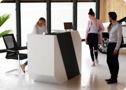 Nowoczesna lada recepcyjna