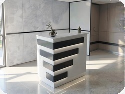 Recepcja z pod�wietleniem LED