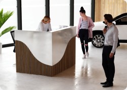 Nowoczesna lada recepcyjna