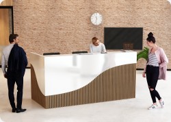 Nowoczesna lada recepcyjna