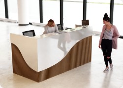 Nowoczesna lada recepcyjna