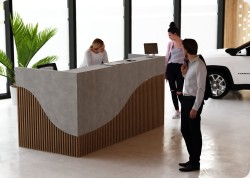 Nowoczesna lada recepcyjna