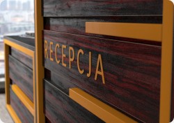 Nowoczesna lada recepcyjna