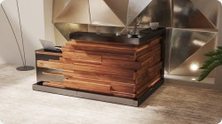 Lada recepcyjna z drewnianymy dekorami