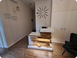 Lada recepcyjna drewniana