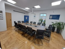 St&oacute;� konferencyjny Atria