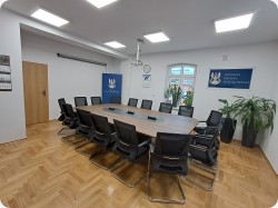 St&oacute;� konferencyjny Atria
