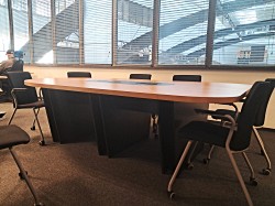 St&oacute;� konferencyjny Atria