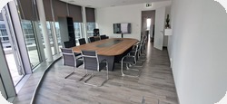 Sto� atria na 18 os&oacute;b