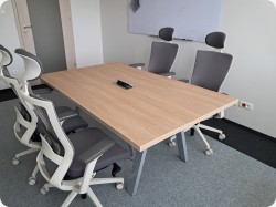Karmaniola stó konferencyjny