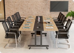 St&oacute;� konferencyjny brainstorm
