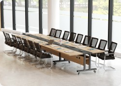 St&oacute;� konferencyjny brainstorm