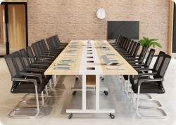 St&oacute;� konferencyjny brainstorm