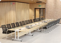 St&oacute;� konferencyjny brainstorm