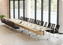 St&oacute;� konferencyjny brainstorm