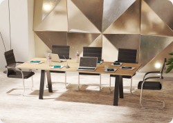 St&oacute;� konferencyjny Emilia