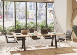 St&oacute;� konferencyjny Emilia