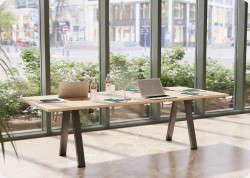 St&oacute;� konferencyjny Emilia