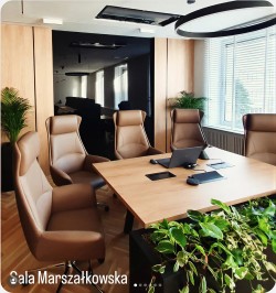 St&oacute;� konferencyjny Emilia