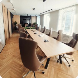 St&oacute;� konferencyjny Emilia