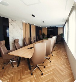 St&oacute;� konferencyjny Emilia