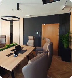 St&oacute;� konferencyjny Emilia