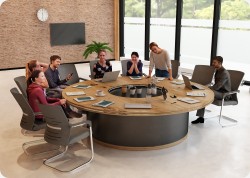 St&oacute;� konferencyjny lambada