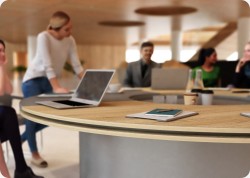 St&oacute;� konferencyjny lambada