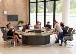 St&oacute;� konferencyjny lambada