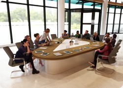 St&oacute;� konferencyjny lambada