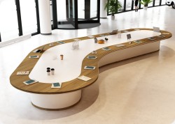 St&oacute;� konferencyjny lambada