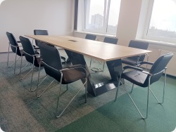 Stó konferencyjny lambada
