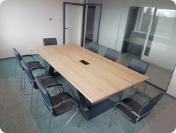 Stó konferencyjny lambada