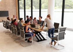 Stó konferencyjny lambada