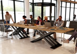 Stó konferencyjny lambada