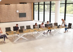 Stó konferencyjny lambada