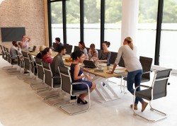 Stó konferencyjny lambada