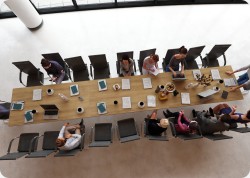 Stó konferencyjny lambada