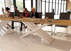 Stó konferencyjny lambada