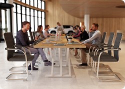 Stó konferencyjny lambada