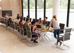 Stó konferencyjny lambada