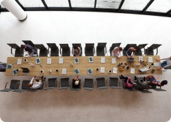 Stó konferencyjny lambada